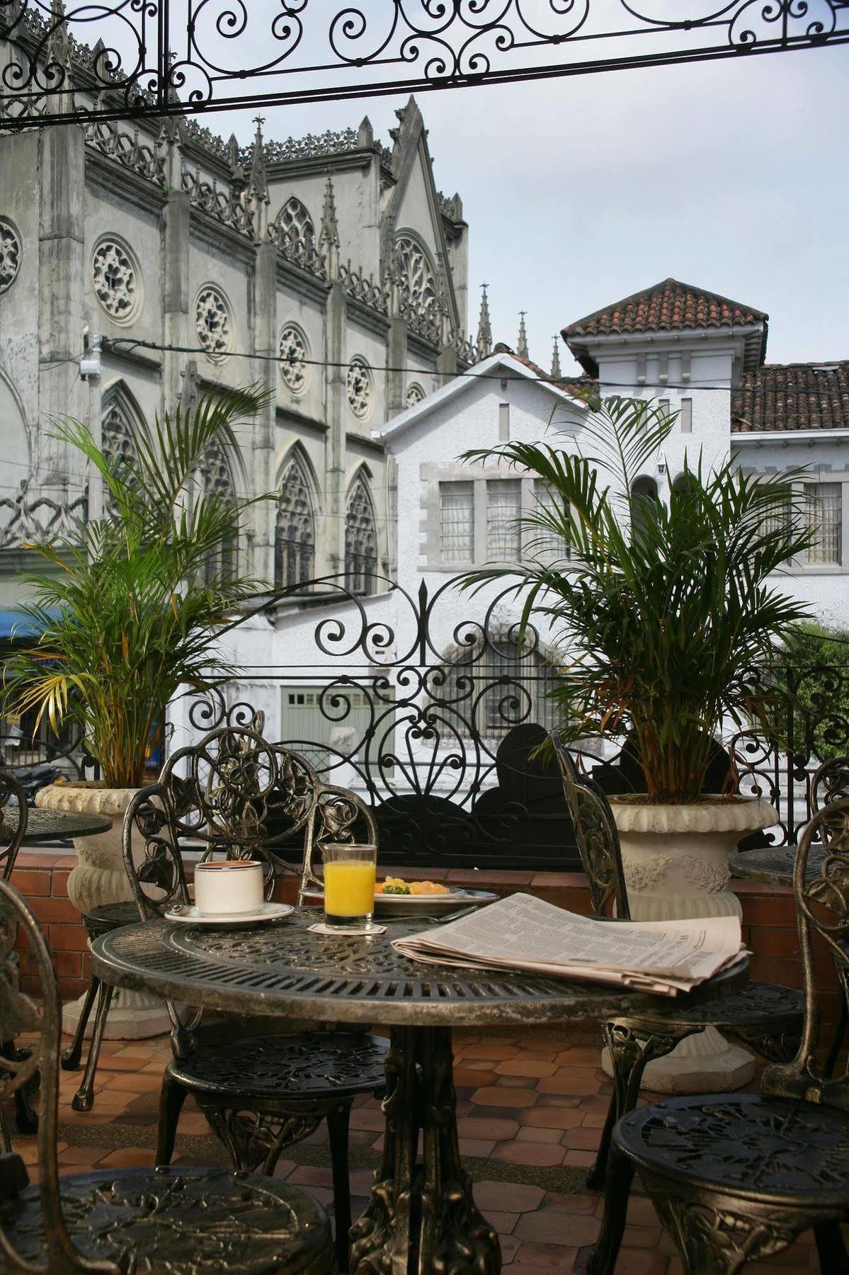 Hotel Castilla Real Pereira Exterior foto